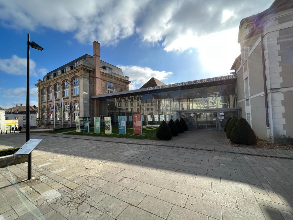 Le Vicomte Apartment Melun Exterior foto